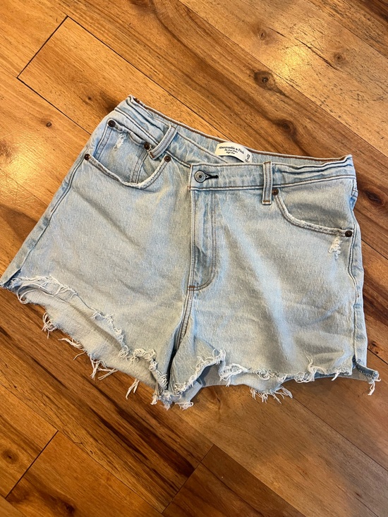Abercrombie & Fitch Pants - Abercrombie & Fitch The Dad Short - High Rise - Light Blue Distressed Denim